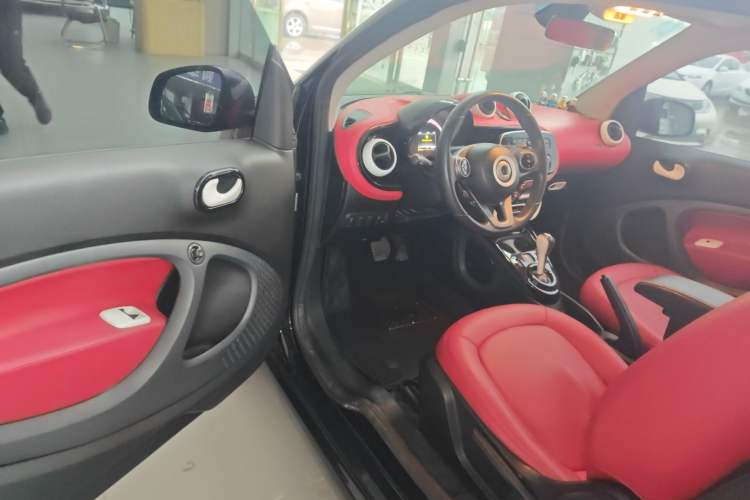 Used smart fortwo 2015 1.0L 52 kW Hardtop Passion Edition Driver Seat