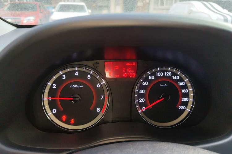 Used Hyundai Verna Ray 2014 1.4L Automatic GLX
