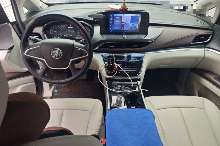 Used Buick GL8 2023 Land Executive Class Comfort Model
