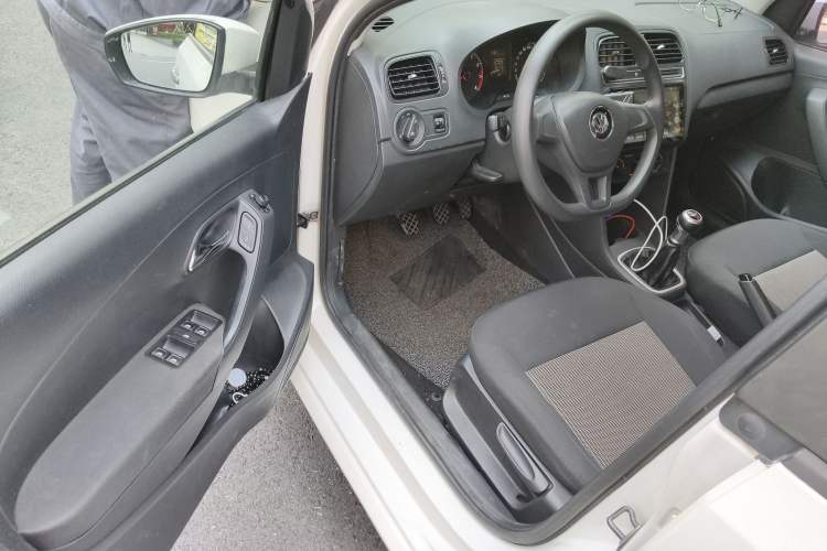 Used Volkswagen Polo 2016 1.4L Manual Fashion Model
