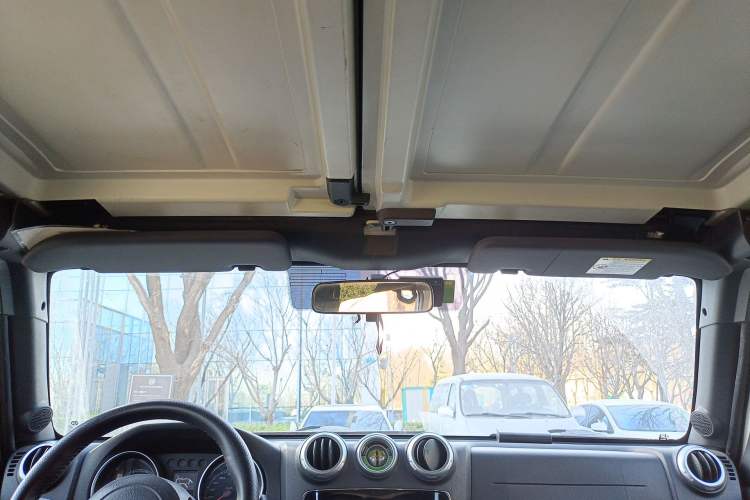 Used BAIC Off-Road BJ40 2016 40L 2.3T Automatic All-Wheel Drive Premium Edition Headliner