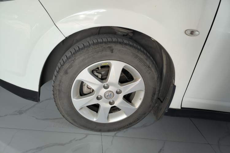 Used Venucia R50 2013 1.6L Automatic Luxury Edition
