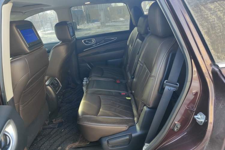 Used Infiniti QX60 2014 3.5L Four-Wheel Drive All-Terrain Version Left Rear Seat