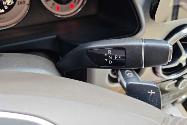 Used Mercedes-Benz GLK-Class 2013 GLK 300 4MATIC Dynamic Edition Gear Lever