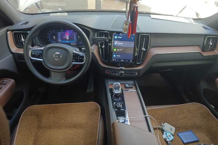 Used Volvo XC60 New Energy 2024 T8 Plug-in Hybrid Long-Range All-Wheel Drive Smart Luxury Edition Center Console
