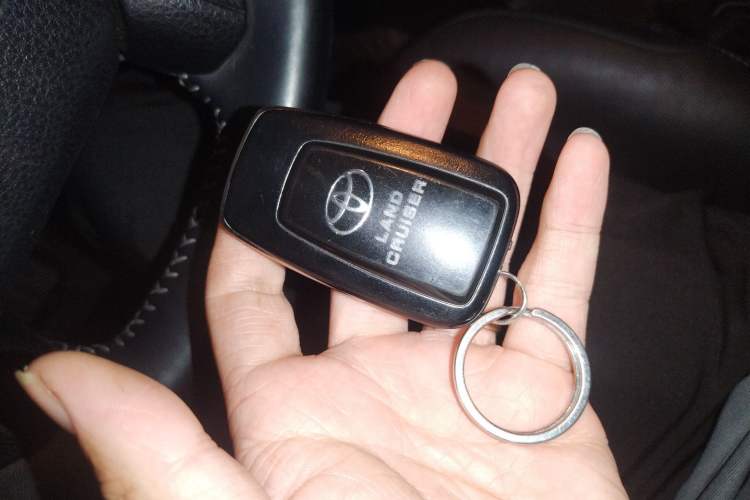 Used Toyota Prado 2018 3.5L Automatic TX-L NAVI with Rear-Mounted Spare Tire Vehicle Key