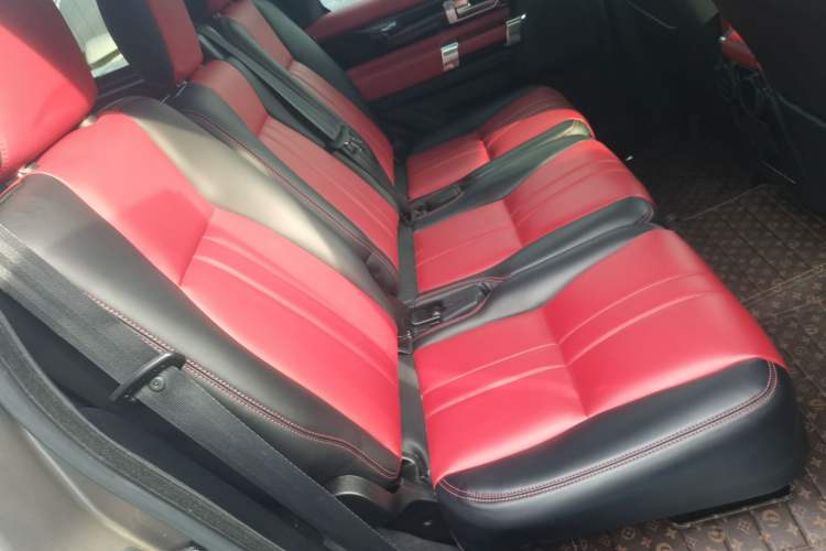 Used Land Rover Discovery 2015 3.0 SC V6 HSE Left Rear Seat