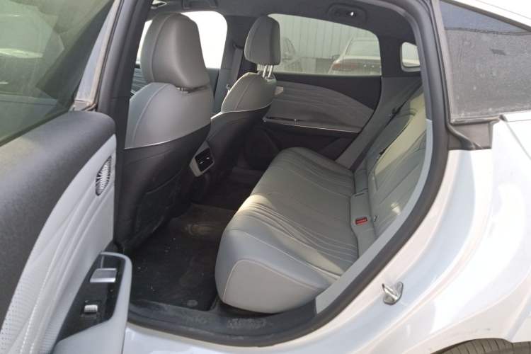 Used Geely Galaxy E8 2024 665 km Range Rear-Drive Starship Long-Range Version