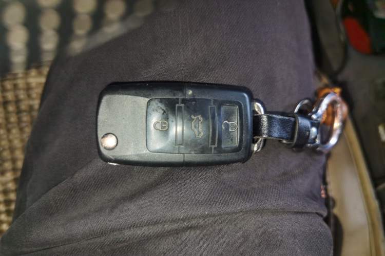 Used Wuling Rongguang V 2015 1.2L Standard Version
