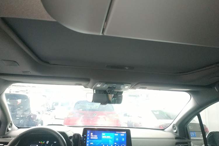 Used Toyota Sienna 2021 2.5L Hybrid Platinum Edition