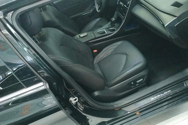 Used Toyota Avalon 2019 2.5L Touring Premium Version China VI Standard