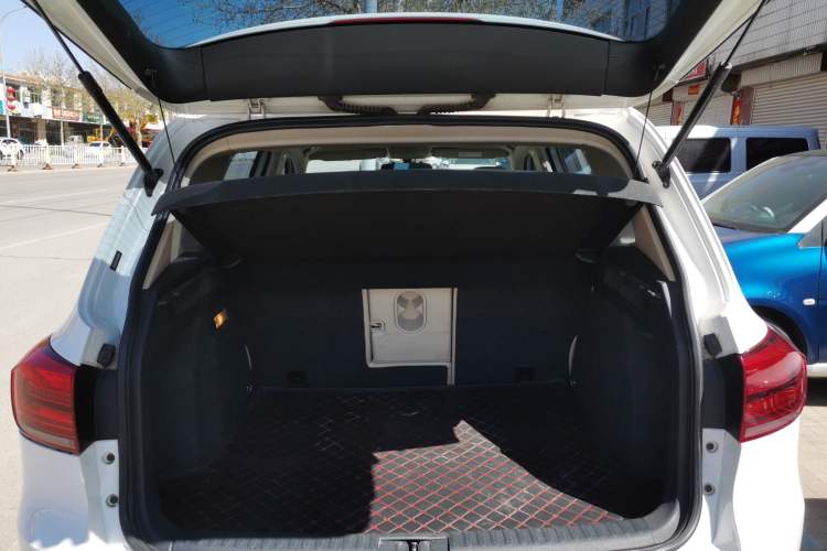 Used Volkswagen Tiguan 2015 1.8TSI Automatic Two-Wheel Drive Comfort Edition Trunk