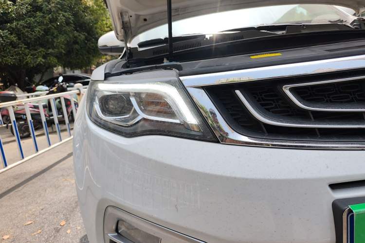 Used Geely Auto Emgrand X7 Sport 2016 1.8TD Automatic ZhiZun Version Right Front Headlight