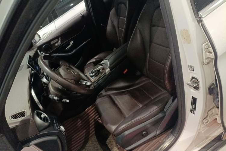 Used Mercedes-Benz GLC 2016 GLC 300 4MATIC Dynamic Model
