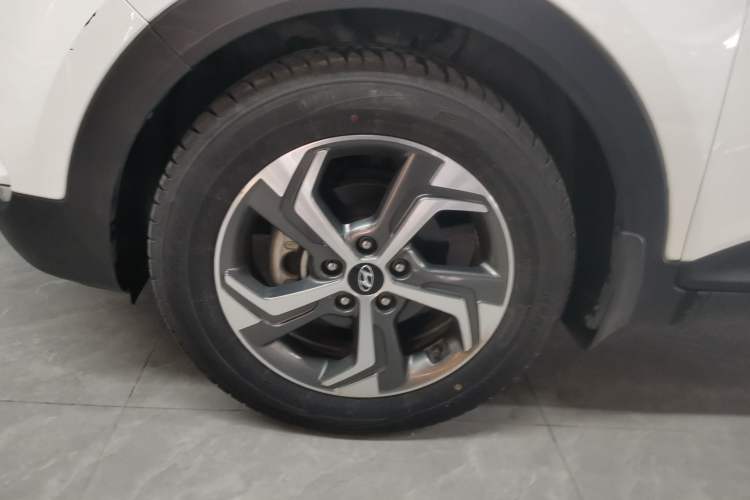 Used Hyundai ix25 2017 1.6L Automatic Smart Version Left Front Wheel Hub