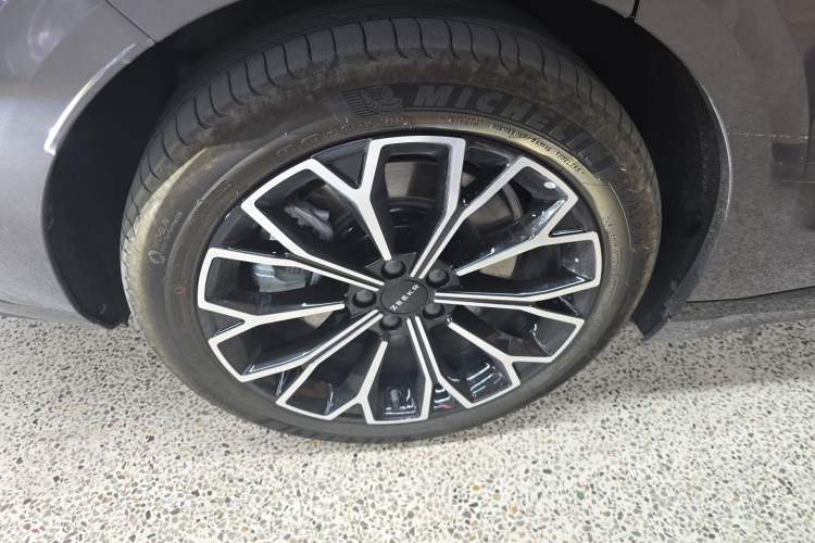 Used Zeekr 007GT 2025 Rear-Drive Intelligent Driving Version 75 kWh Right Rear Wheel Hub