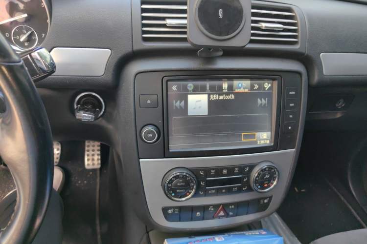 Used Mercedes-Benz R-Class 2014 R 320 4MATIC Business Model Audio And AC Panel