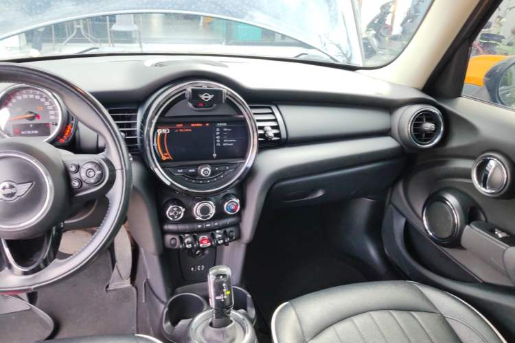 Used MINI MINI 2017 1.5T COOPER Ice Blue Limited Edition Five-Door Version