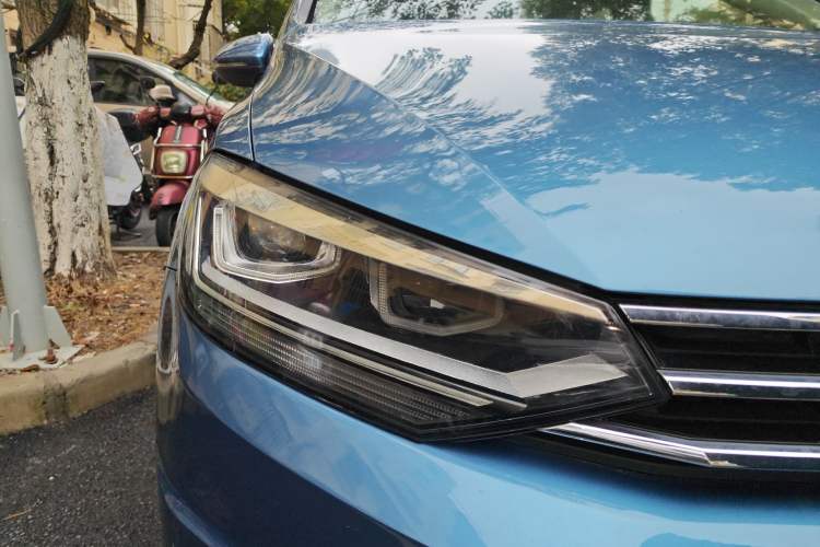 Used Volkswagen Touran 2018 Volkswagen Touran L 280TSI DSG Comfort Edition 7 Seats China VI Standard
