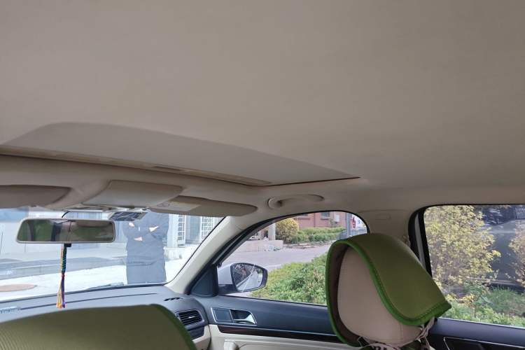 Used Volkswagen Lavida 2015 1.6L Automatic Comfort Edition Headliner