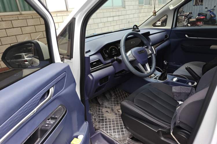 Used BAW Ruisheng Ace M7 2023 1.6L Standard Wheelbase Wealth Creation Version 7 Seats
