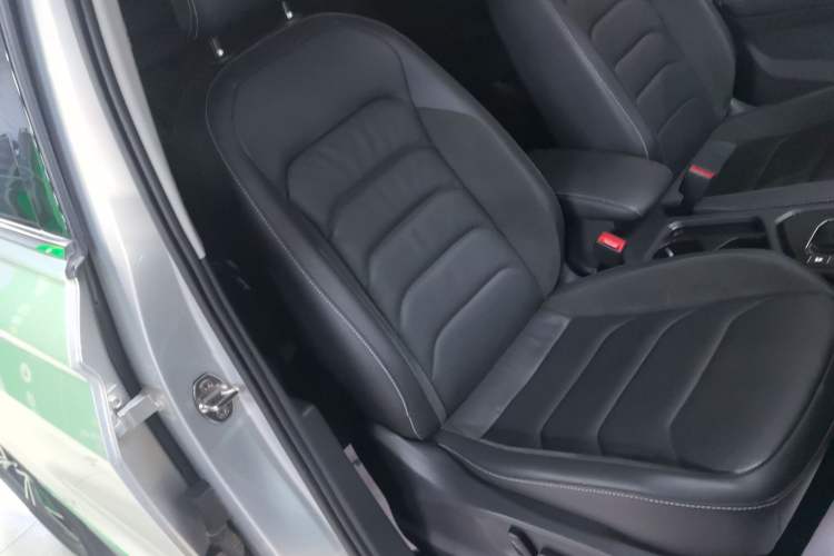 Used Volkswagen Tiguan L 2019 330TSI Automatic Two-Wheel Drive Smart Luxury Version China VI Standard
