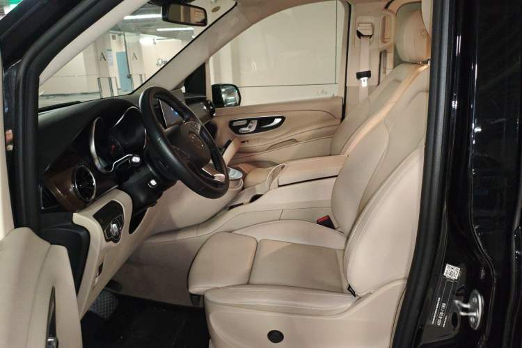 Used Mercedes-Benz V-Class 2022 V 260 Avantgarde Edition Left Front Seat