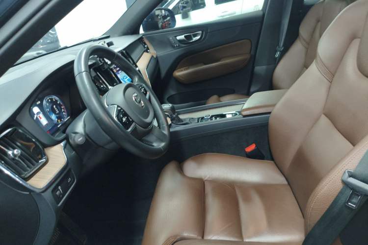 Used Volvo XC60 2021 T5 4x4 Smart Luxury Edition Left Front Seat