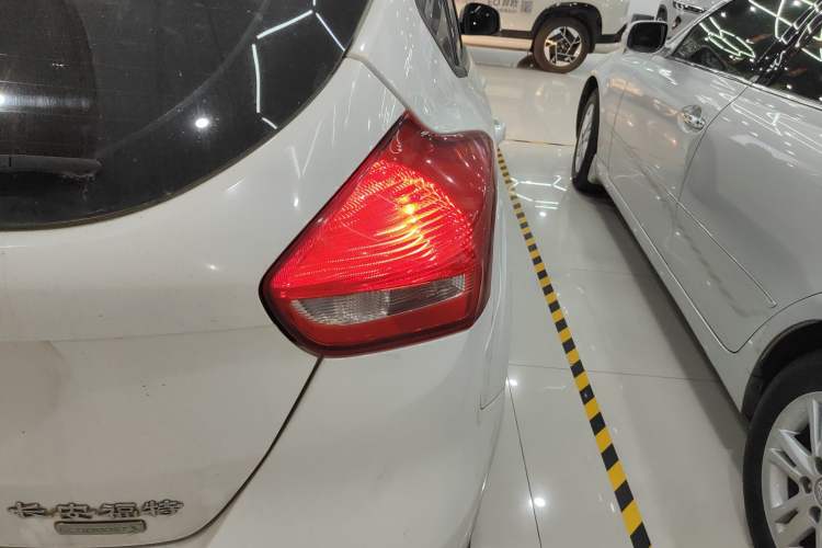 Used Ford Focus 2015 Hatchback EcoBoost 125 Automatic Supreme Style Edition
