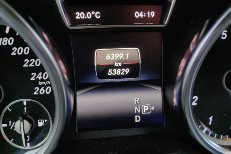 Used Mercedes-Benz M-Class 2014 ML 320 4MATIC Odometer Close Up