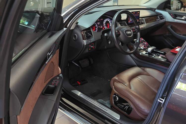 Used Audi A8 2014 A8L 45 TFSI quattro Comfort model
