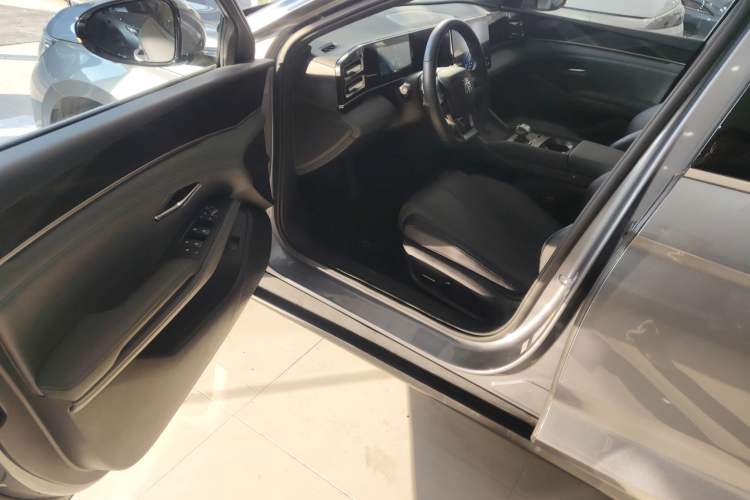 Used BYD Qin L 2025 DM-i Smart Drive 120KM Leading Model