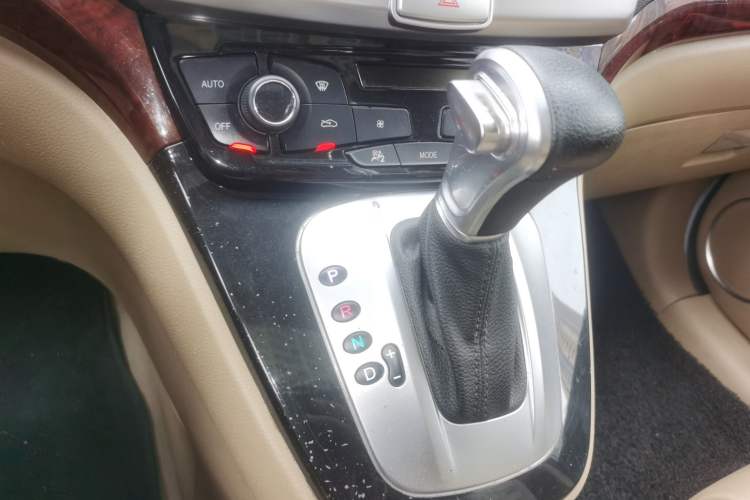 Used Haval H6 2013 Upgraded Model 2.4L Automatic Two-Wheel Drive Prestige Version
