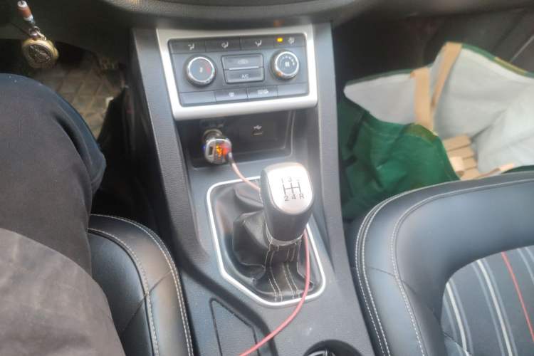 Used Bestune X40 2017 1.6L Manual Luxury Edition Gear Lever