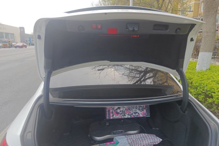 Used Mercedes-Benz E-Class 2016 E 200 L Trunk