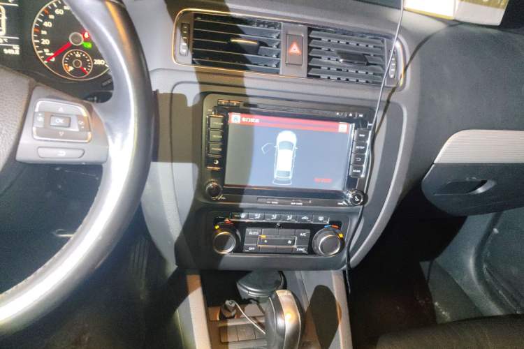 Used Volkswagen Sagitar 2014 Revised Version 1.4TSI Automatic Luxury Edition
