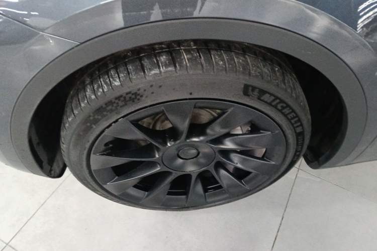 Used Tesla Model Y 2023 Long-Range All-Wheel-Drive Version