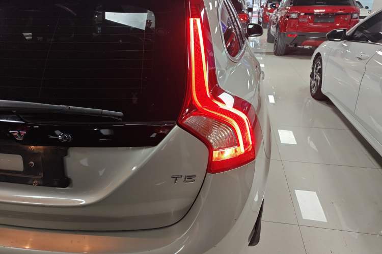 Used Volvo V60 2017 T5 Zhiya Edition China V Standard Right Rear Taillight