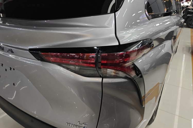 Used Toyota Sienna 2023 2.5L Hybrid Comfort Edition