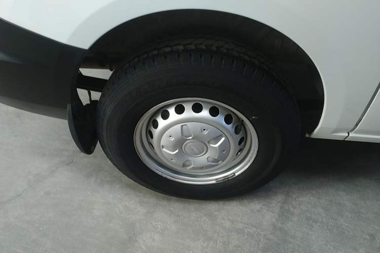 Used Ford Transit 2023 2.0T Diesel Manual Multifunction Commercial Vehicle Short Wheelbase Low Roof 5/6 Seats
