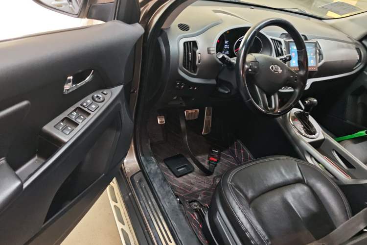 Used Kia Sportage R 2015 2.0L Automatic Two-Wheel Drive DLX Model
