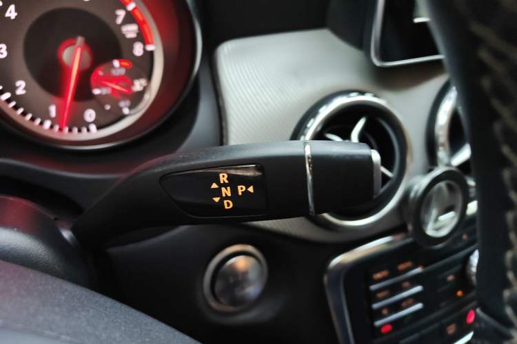 Used Mercedes-Benz GLA 2016 GLA 200 Fashion Model Gear Lever