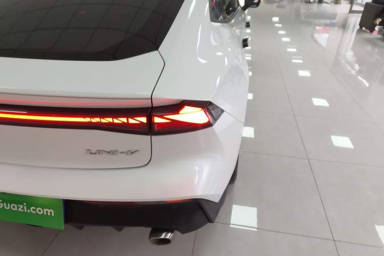 Used CHANGAN UNI-V 2023 1.5T Prestige Model