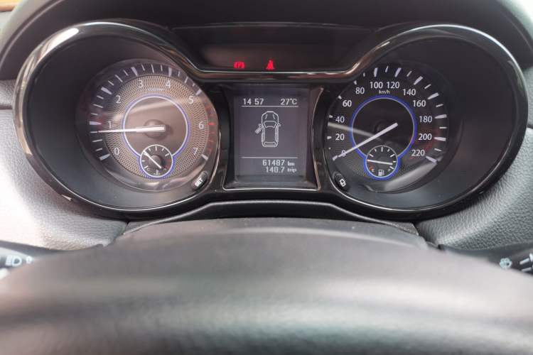 Used JMC Yusheng S350 2013 2.0T Manual 4x4 Gasoline Ultra-Luxury 5-Seater Odometer Close Up