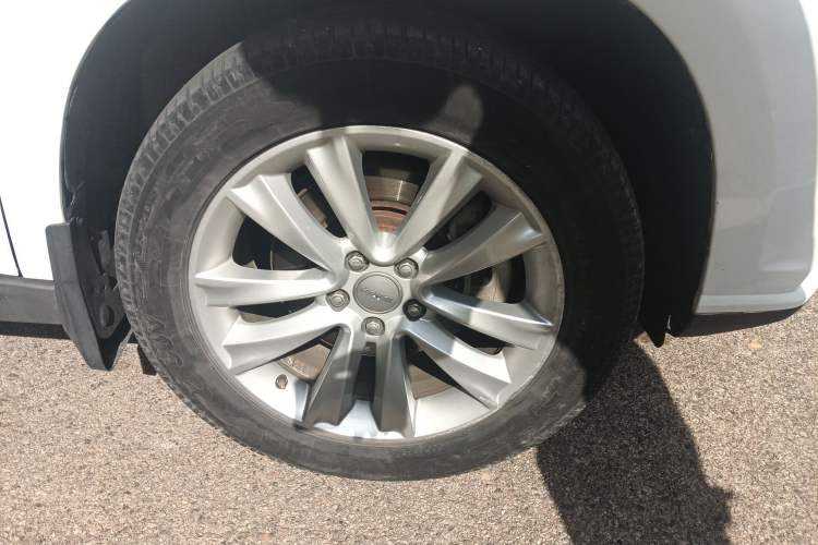 Used Haval H2 2016 Red Label 1.5T Automatic Two-Wheel Drive Elite Model Right Front Wheel Hub
