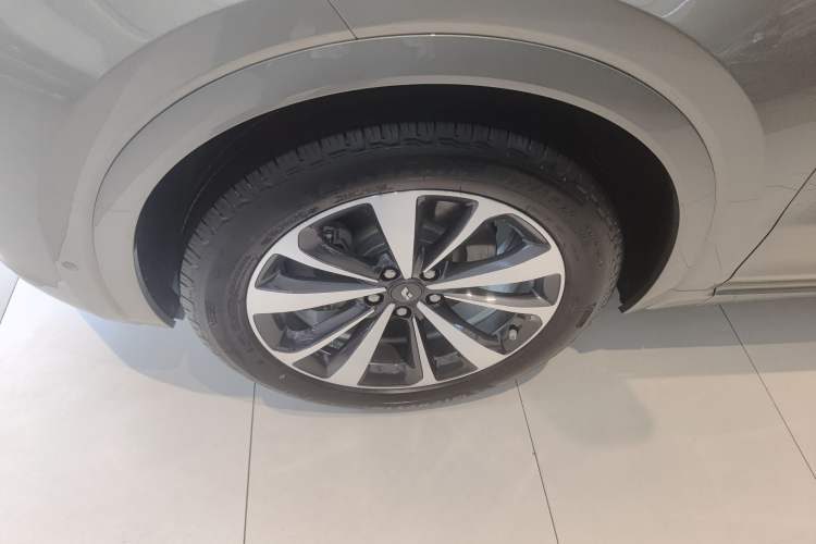 Used Li Auto ONE 2020 Extended-Range 6-Seater Version Left Front Wheel Hub