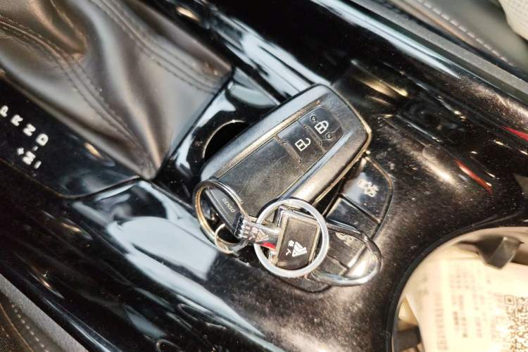 Used Toyota IZOA 2018 2.0L Yichi Version China VI Standard
