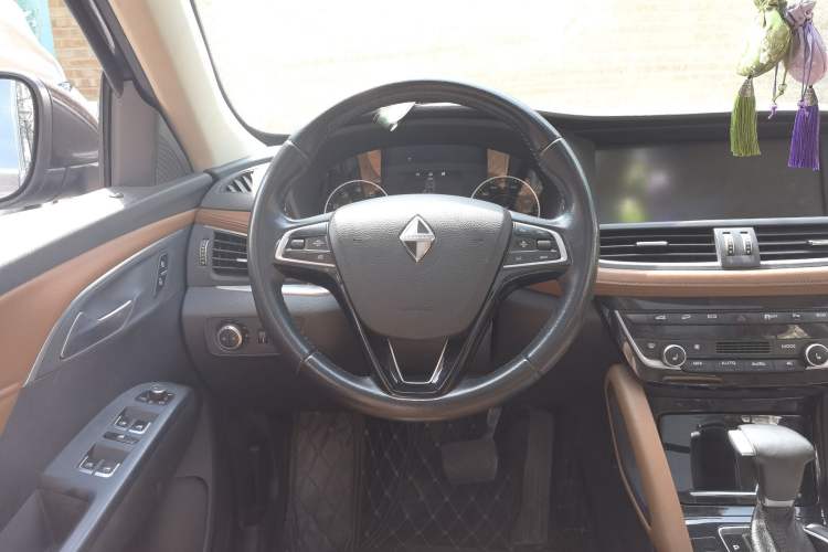 Used BORGWARD BX7 2016 28T Four-Wheel Drive Flagship Version 5 Seats Steering Wheel