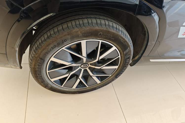 Used GAC Trumpchi S9 2025 Model Qiankun Ultra 6-Seater Right Rear Wheel Hub