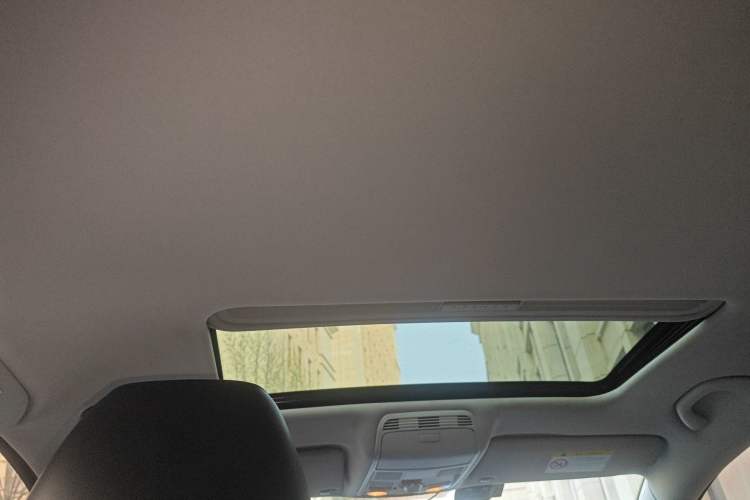 Used Volkswagen Magotan 2015 Revised Version 2.0 TSI Luxury Edition Headliner